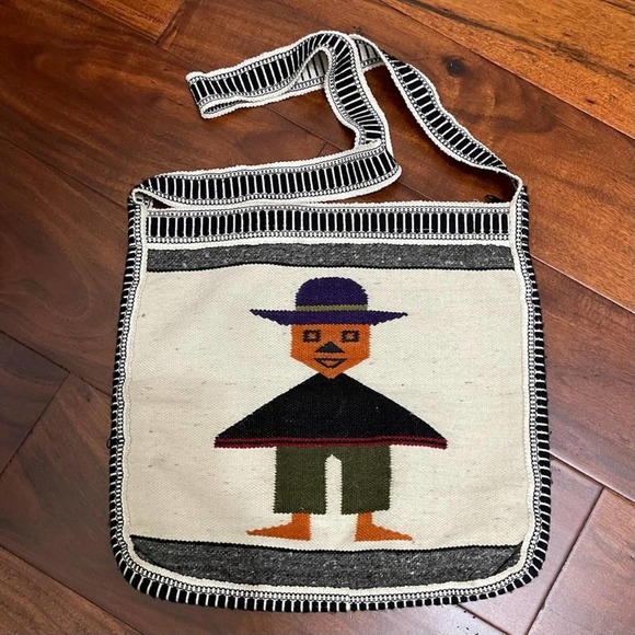 Peruvian 100% Soft Wool Alpaca Cross Body Bag.  One zipper and fully lined inter - Picture 1 of 5